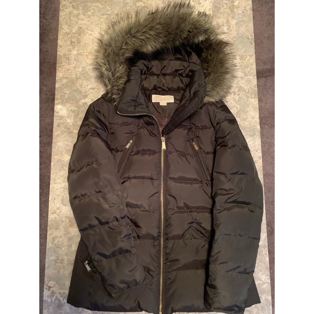 Fitted Michael Kors fur hooded jacket. Like new!